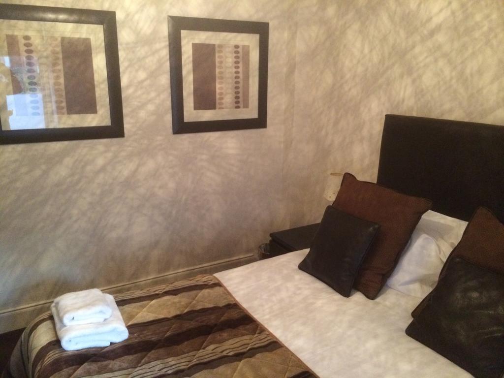 The Spinnaker Hotel Гурок Номер фото